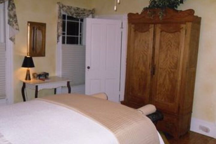 Room 32 of 76