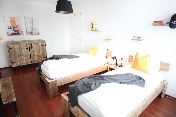 Room 16 of 38