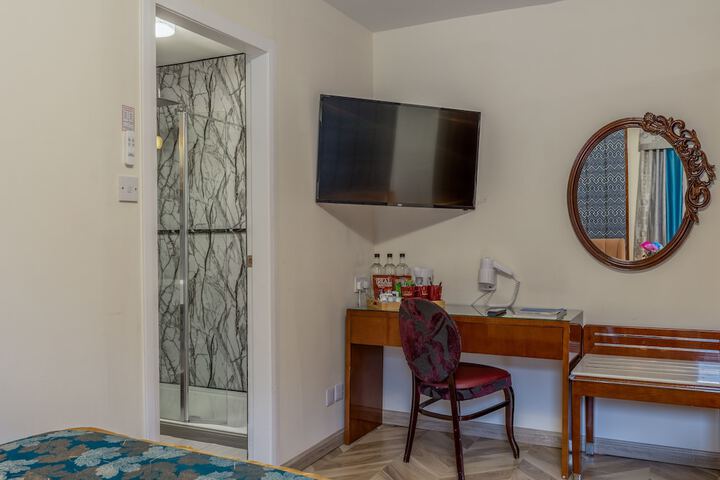 Room 45 of 98