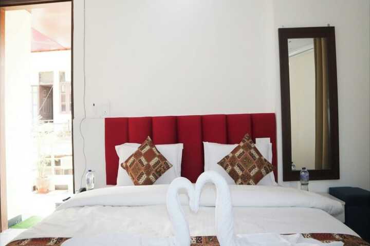 Room 17 of 44