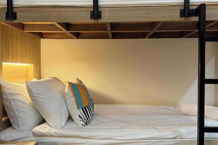 Room 10 of 40