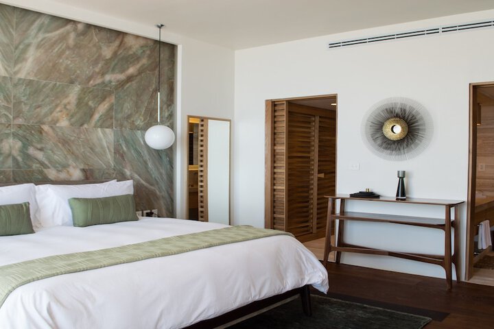 Room 14 of 192