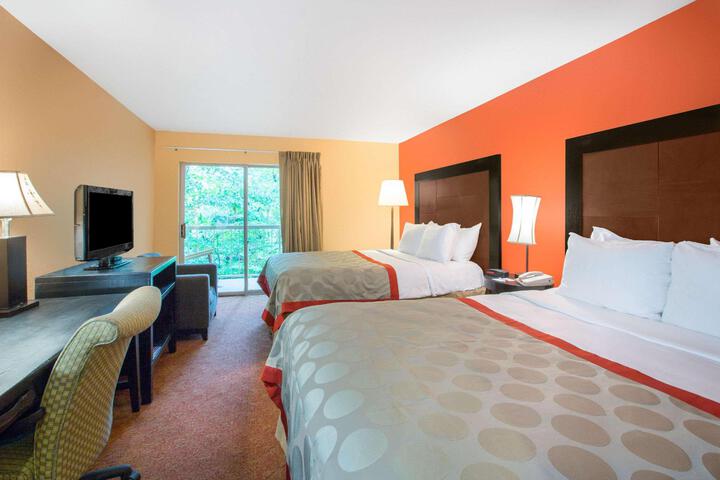 2 Queen Beds Second Floor No Balcony (4 of 8)