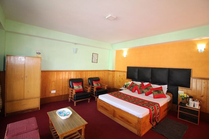 Room 13 of 38