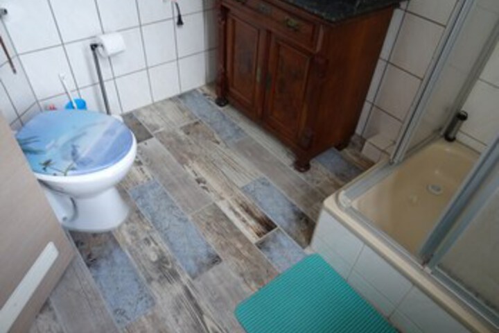 Room 6 of 25