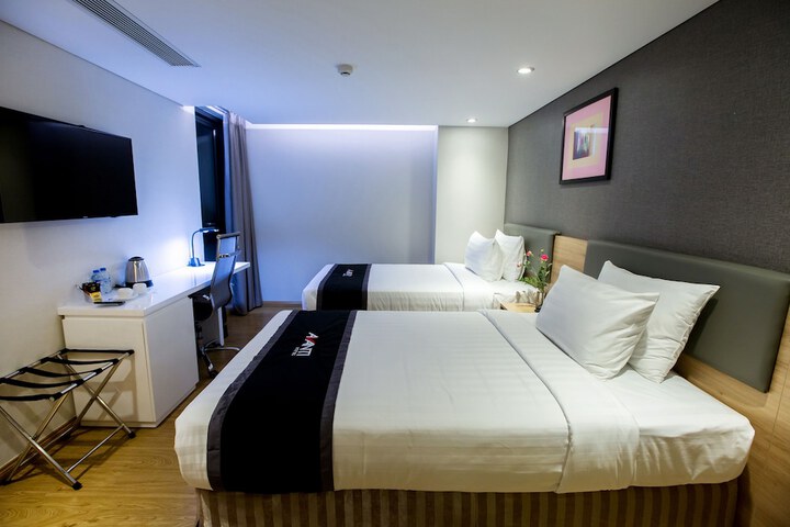 Room 27 of 45