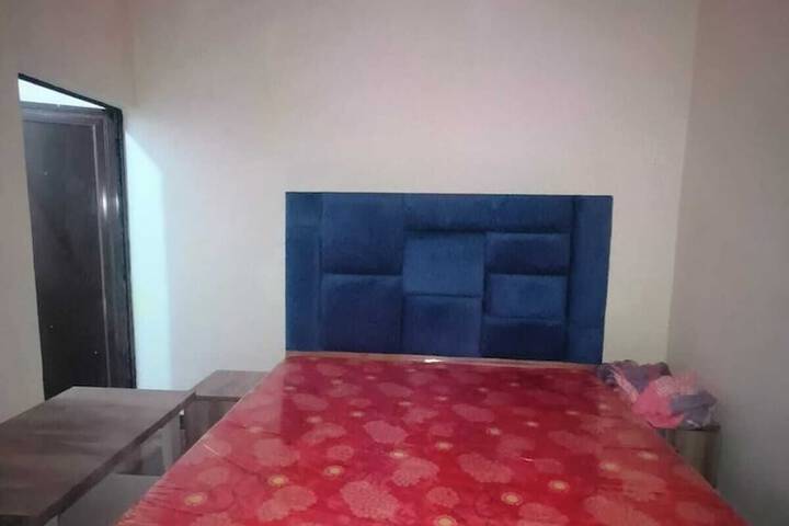 Room 6 of 9