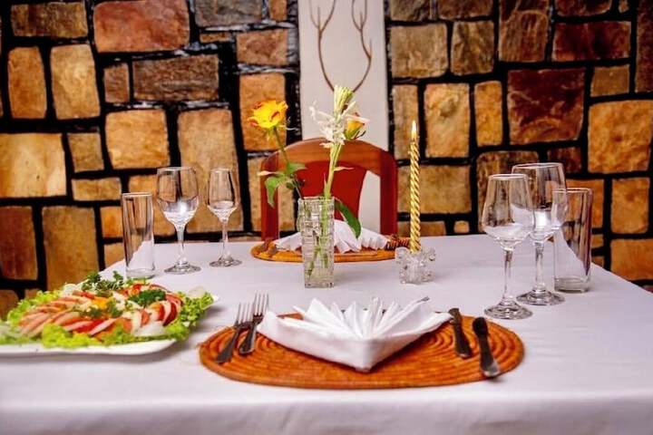 Dining 5 of 9