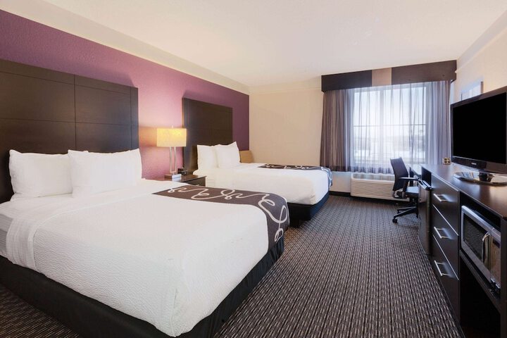 2 Double Beds (1 of 10)