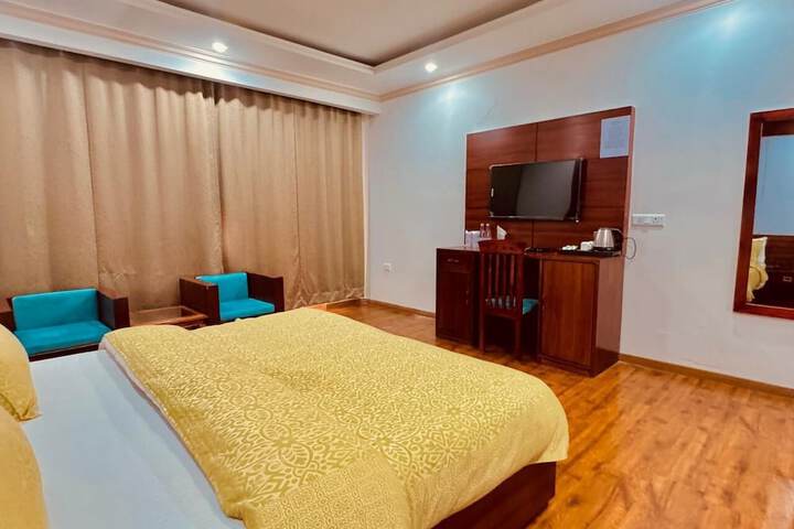Room 8 of 43