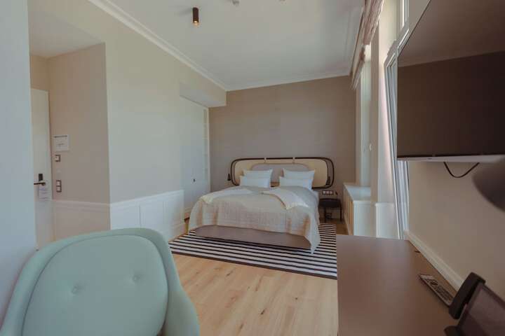 Room 6 of 49