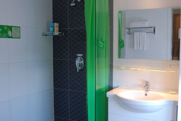 Room 16 of 25