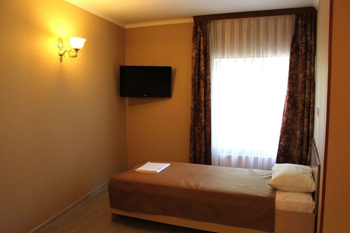 Room 9 of 42