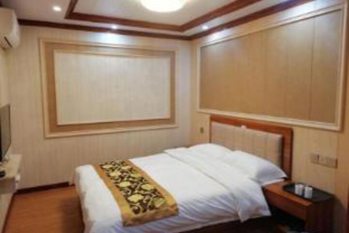 Room 5 of 6
