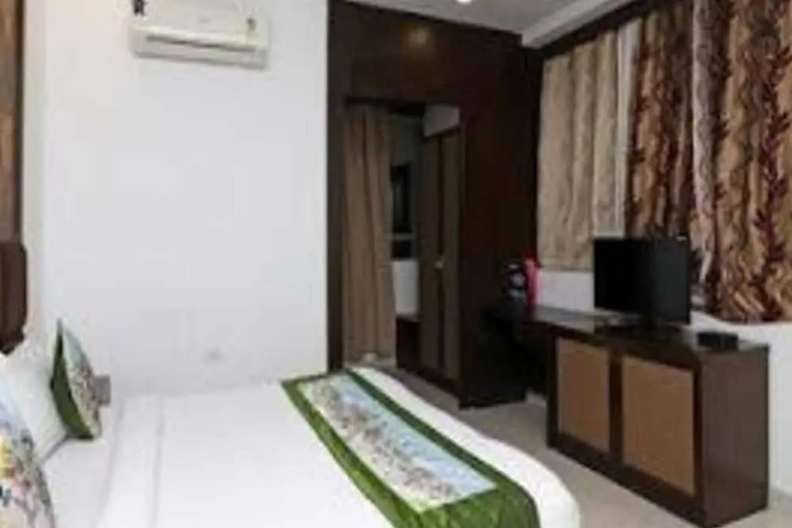 Room 6 of 15