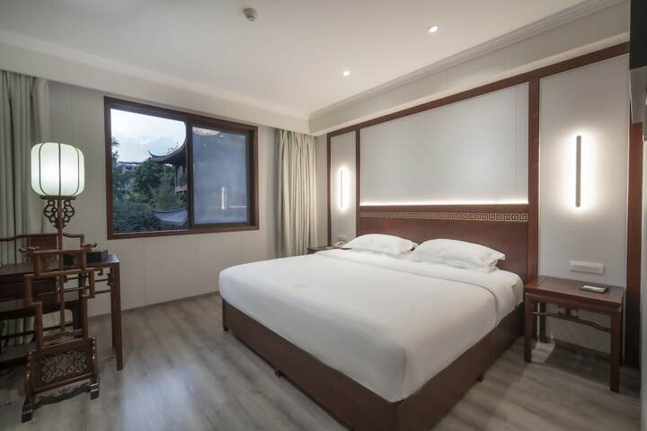Room 6 of 52