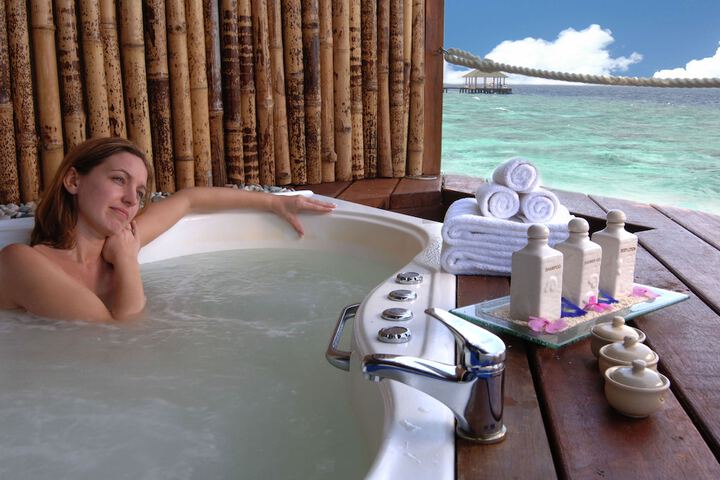 Jetted tub