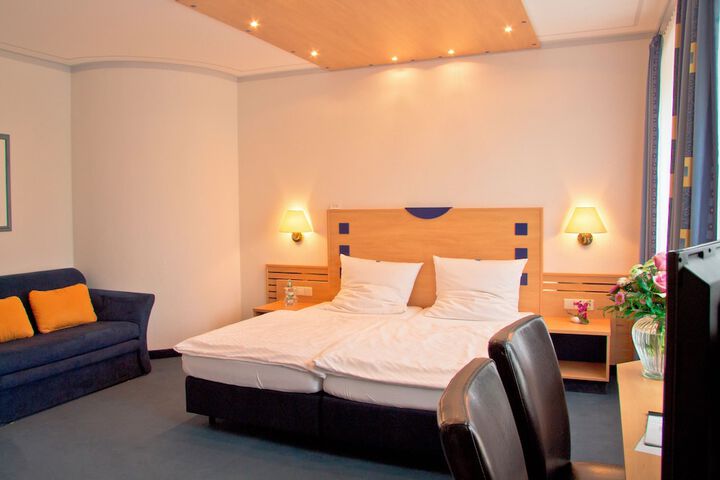 Room 16 of 36