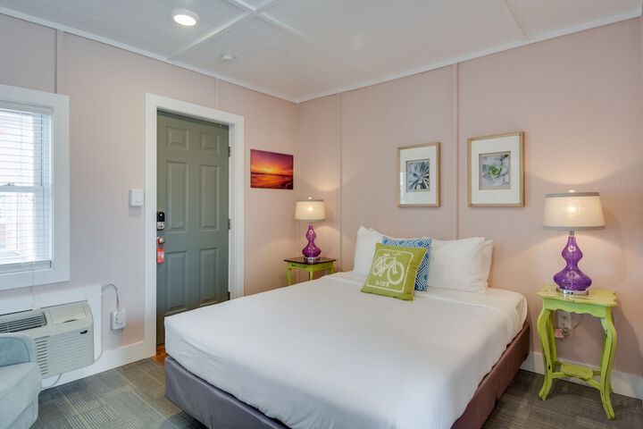 Room 42 of 77