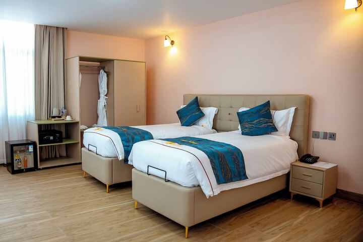 Play Hotel