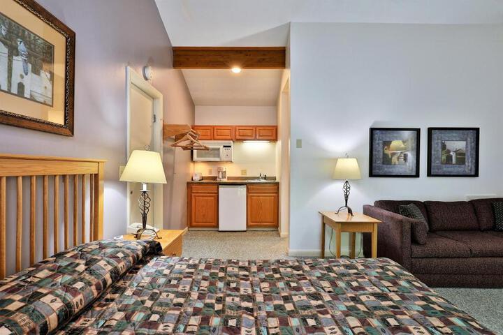 Photo of Cedarbrook Queen Studio 207
