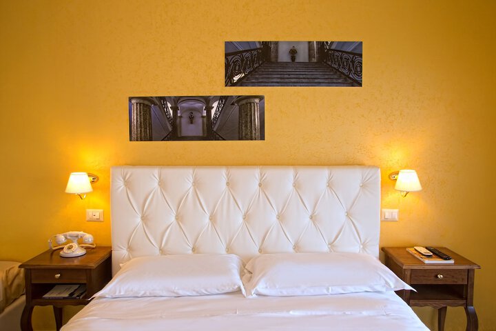 Room 3 of 44