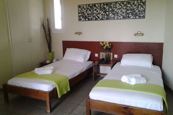 Room 2 of 106