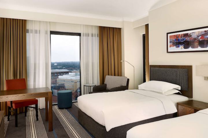 Room 32 of 102