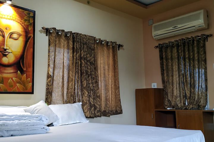 Room 4 of 27