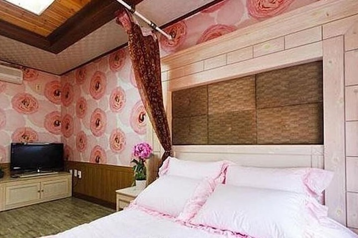 Room 6 of 28