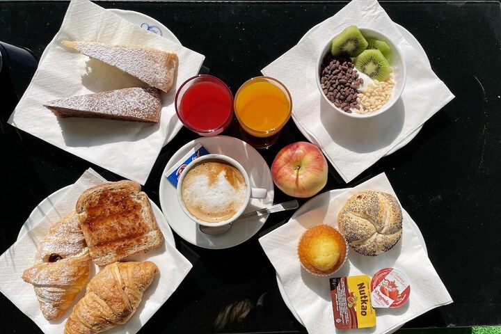 Breakfast/Coffee Service 40 of 54