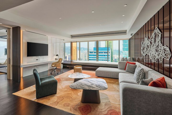 Room 45 of 182