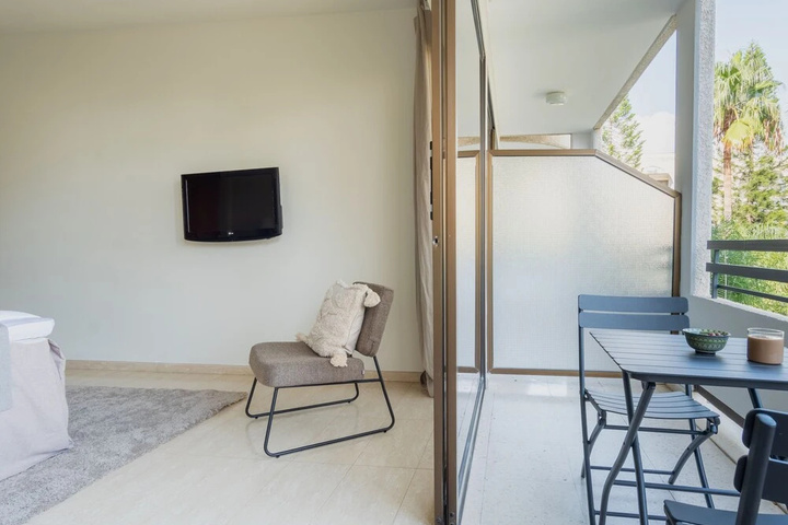 Room 4 of 15