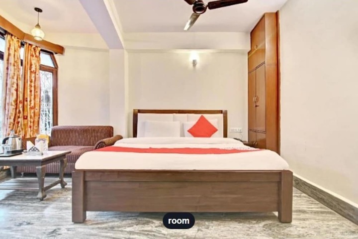 Room 14 of 37