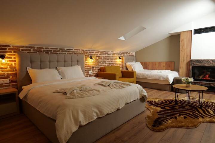 Room 8 of 40