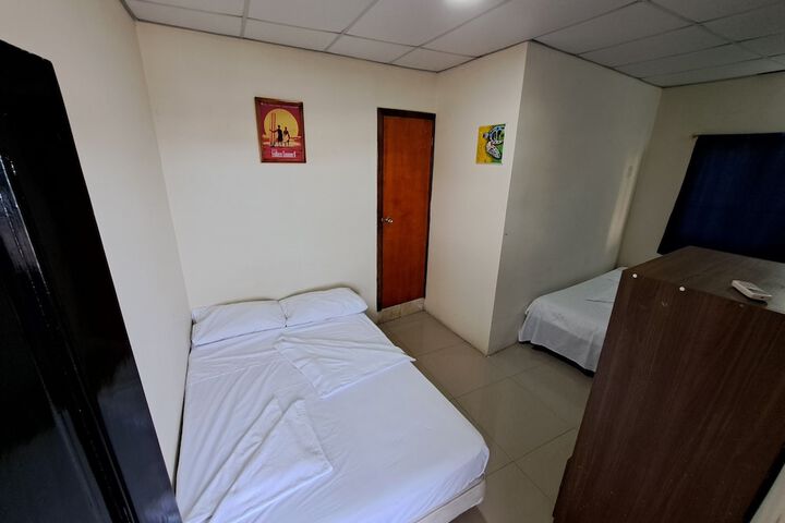 Room 4 of 25