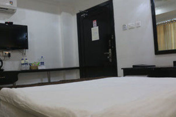 Room 8 of 18