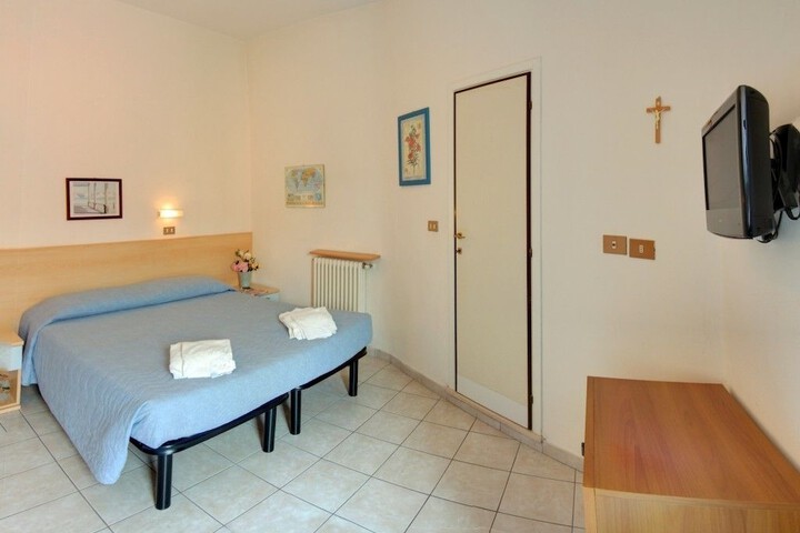 Room 9 of 66