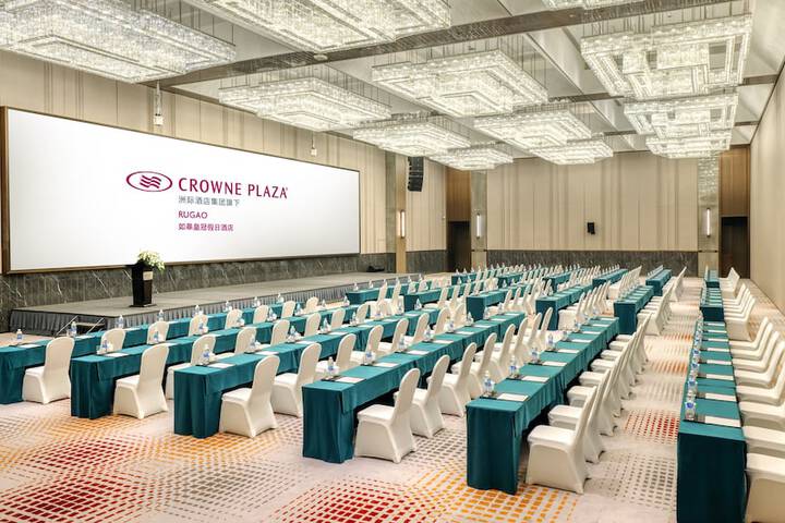 Ballroom/Hall 57 of 72