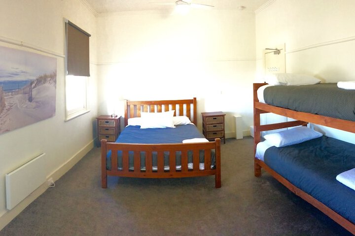 Room 8 of 34