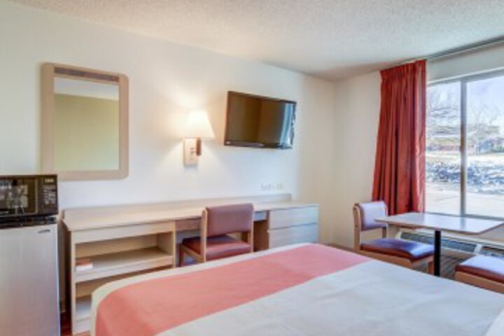Room 9 of 33