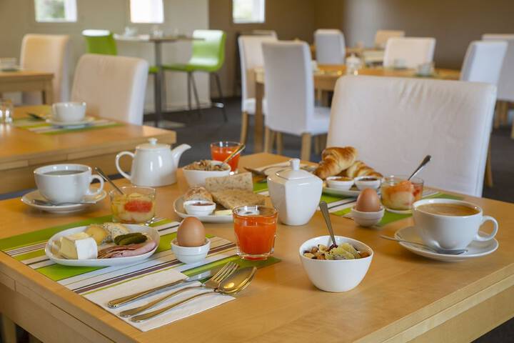 Breakfast/Coffee Service 12 of 14