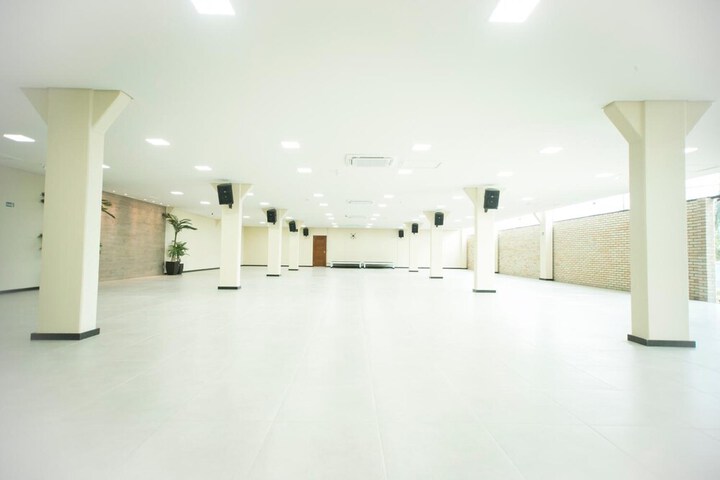 Ballroom/Hall 25 of 40