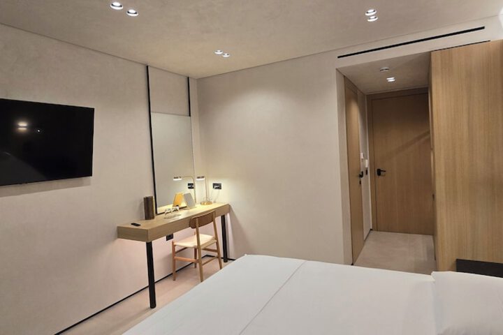 Room 18 of 91
