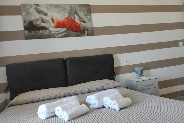 Room 10 of 32