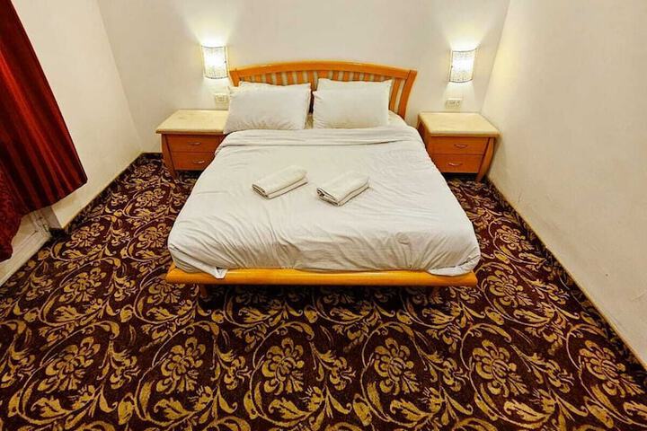 Room 32 of 75