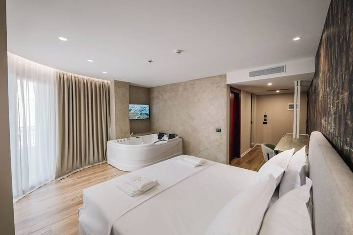 Room 46 of 86