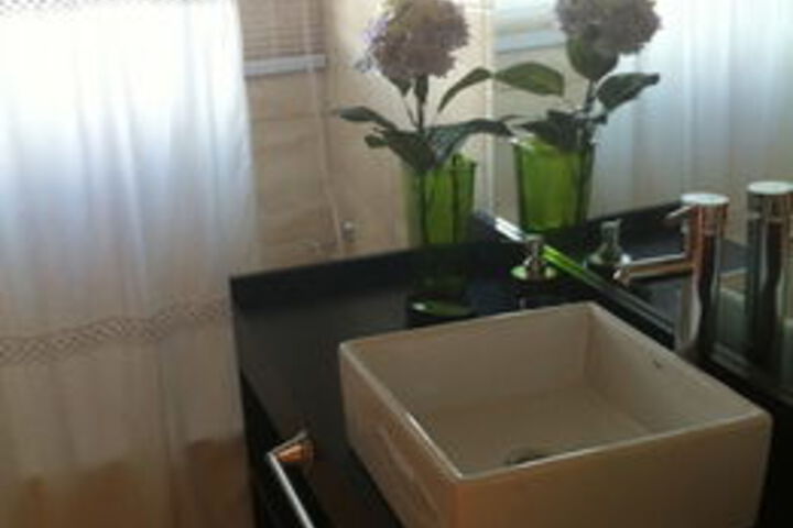 Room 4 of 28
