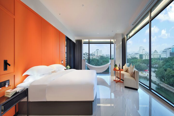Room 45 of 143