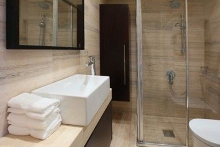 Room 5 of 11